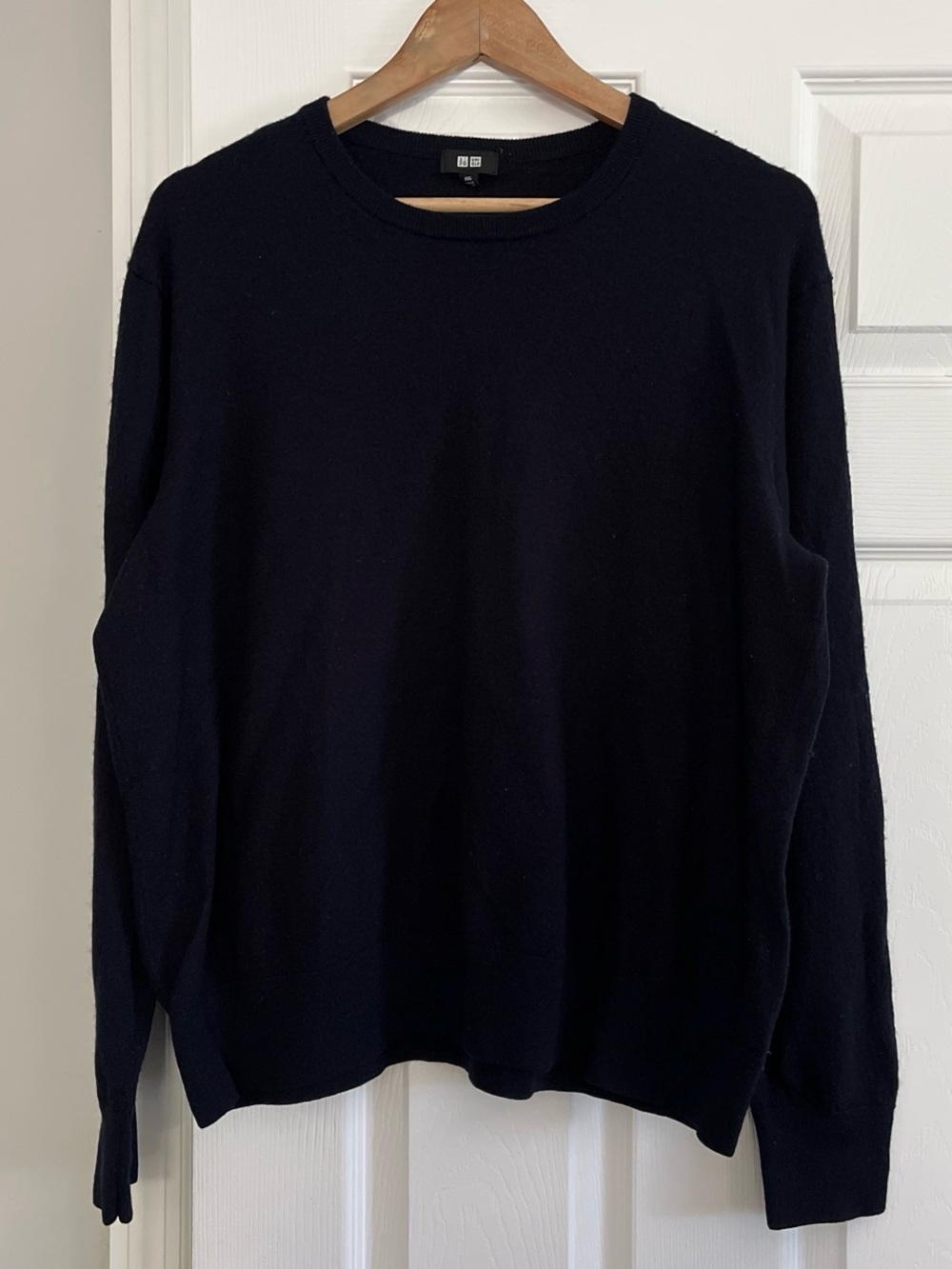 UNIQLO 100% wool Woman’s lightweight Crewneck Sweater Navy Blue